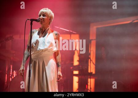 Neapel, Italien. Dezember 2024. Malika Ayane tritt live auf der Bühne im Augusteo Theatre auf. Quelle: SOPA Images Limited/Alamy Live News Stockfoto