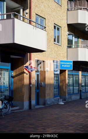 Trygghetspartiet (schwedische politische Partei), Schild am Gebäude; Västra Rönneholmsvägen, Malmö, Schweden Stockfoto