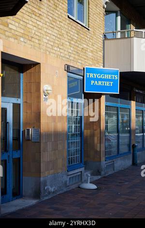 Trygghetspartiet (schwedische politische Partei), Schild am Gebäude; Västra Rönneholmsvägen, Malmö, Schweden Stockfoto