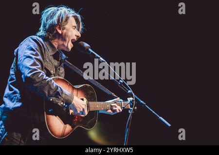 Sunderland, Großbritannien. Dezember 2024. Bernard Butler tritt in der Feuerwache in Sunderland auf. Foto: Thomas Jackson/Alamy Live News Stockfoto