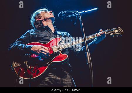 Sunderland, Großbritannien. Dezember 2024. Bernard Butler tritt in der Feuerwache in Sunderland auf. Foto: Thomas Jackson/Alamy Live News Stockfoto