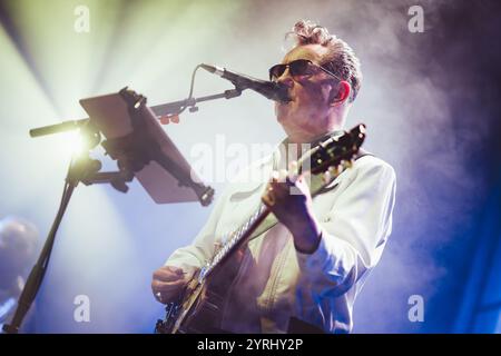 Sunderland, Großbritannien. Dezember 2024. Richard Hawley tritt auf der Feuerwache in Sunderland auf. Foto: Thomas Jackson/Alamy Live News Stockfoto