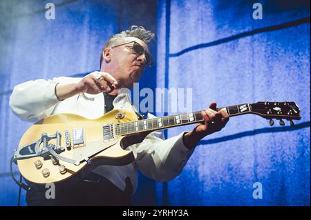 Sunderland, Großbritannien. Dezember 2024. Richard Hawley tritt auf der Feuerwache in Sunderland auf. Foto: Thomas Jackson/Alamy Live News Stockfoto