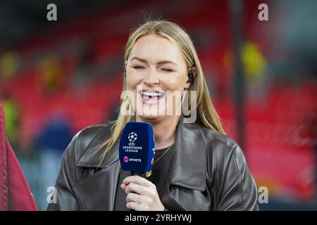 Liverpool, Großbritannien. November 2024. Laura Woods Fernsehmoderatorin beim Spiel Liverpool FC gegen Real Madrid CF der UEFA Champions League Runde 1 in Anfield, Liverpool, England, Großbritannien am 27. November 2024 Credit: Every Second Media/Alamy Live News Stockfoto