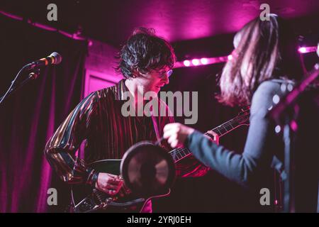 Chinesischer amerikanischer Bär in YES, Manchester, 02.12.24 Stockfoto