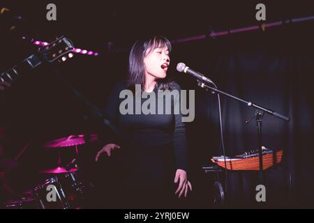 Chinesischer amerikanischer Bär in YES, Manchester, 02.12.24 Stockfoto