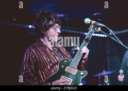 Chinesischer amerikanischer Bär in YES, Manchester, 02.12.24 Stockfoto