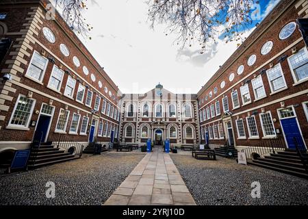 Das Bluecoat Chambers Liverpool ist ein unter Denkmalschutz stehendes Gebäude für zeitgenössische Kunst und Musikgalerie. Stockfoto