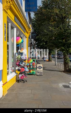 Spielwarenladen im Stadtzentrum Main Street Cockermouth Cumbria England Großbritannien Großbritannien Großbritannien Großbritannien Großbritannien Großbritannien Großbritannien Großbritannien Großbritannien Großbritannien Großbritannien Stockfoto