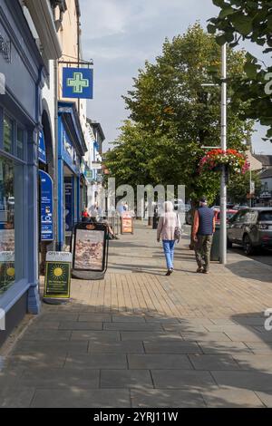 Shopper Shopper im Stadtzentrum Main Street Cockermouth Cumbria England Großbritannien Großbritannien Großbritannien Großbritannien Großbritannien Großbritannien Großbritannien Großbritannien Großbritannien Großbritannien Großbritannien Großbritannien Großbritannien Großbritannien Stockfoto