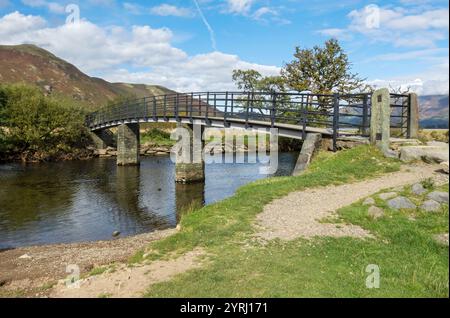 Chinese Bridge nahe Derwentwater im Herbst Lake District National Park Cumbria England Großbritannien Großbritannien Großbritannien Großbritannien Großbritannien Großbritannien Großbritannien Großbritannien Großbritannien Großbritannien Großbritannien Stockfoto