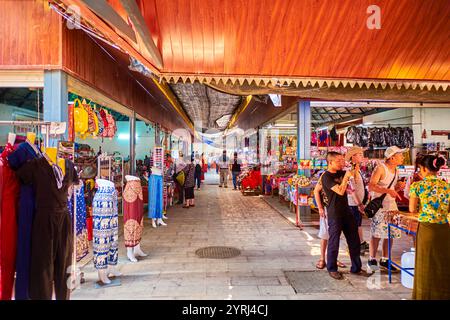 DONSAO, LAOS - 10. MAI 2019: Donsao (Don Sao) Touristenmarkt im Goldenen Dreieck, am 10. Mai in Donsao, Laos Stockfoto