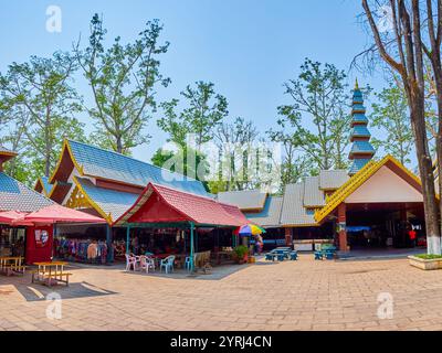 DONSAO, LAOS - 10. MAI 2019: Donsao (Don Sao) Touristenmarkt im Goldenen Dreieck, am 10. Mai in Donsao, Laos Stockfoto