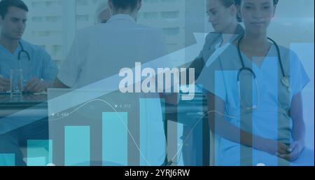 Bild der Datenanalyse im Gesundheitswesen über medizinisches Fachpersonal, das im Krankenhaus arbeitet Stockfoto