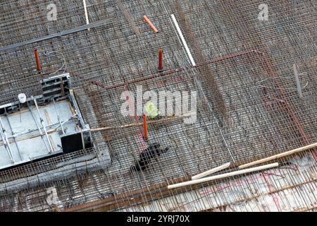 Verstärkung der Bodenplatte auf einer großen Baustelle Stockfoto