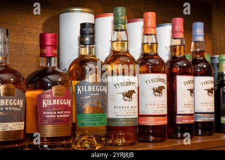 Irland, County Westmeath, Kilbeggan, Whiskey Distillery, Flaschen von Kilbeggan und Tyrconnell Whiskeys Stockfoto