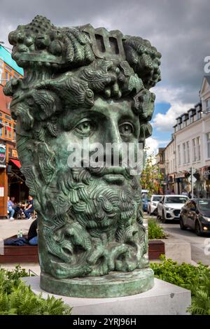 Irland, County Westmeath, Athlone, Church Street, Custume Place, Rory Breslins Maske der Shannon-Skulptur Stockfoto