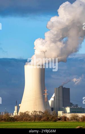 Das STEAG Kohlekraftwerk Duisburg-Walsum, auf dem Gelände der ehemaligen Zeche Walsum, am Rhein, Block 10 in Betrieb, 181 Meter hoher Kühlturm, Wolke aus Wasserdampf und Abgasen, Reingaseinleitung, Strom und Fernwärme Produktion, Duisburg, NRW, Deutschland STEAG Kohlekraftwerk *** das STEAG Kohlekraftwerk Duisburg Walsum, auf dem Gelände der ehemaligen Zeche Walsum, auf dem Rhein, Block 10 in Betrieb, Strom und Fernwärmeproduktion, NRW, 181 Deutschland STEAG Kohlekraftwerk Stockfoto