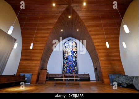 Innenraum der evangelischen Johanneskirche in Bad Nauheim Foto vom 04.12.2024. Die EKHN verschenkt das 1899 errichtete Gotteshaus an den Förderverein Inklusion. Dieser will das Gebaeude zu einem Zuhause für Menschen mit Behinderung machen. Siehe epd-Meldung vom 04.12.2024 NUR REDAKTIONELLE VERWENDUNG *** Inneres der Evangelischen Johnskirche in Bad Nauheim Foto vom 04 12 2024 die EKHN spendet die 1899 errichtete Kirche dem Verein Inklusion Förderverein dieser Verein will das Gebäude zu einem Heim für Menschen mit Behinderungen machen siehe epd-Bericht vom 04 12 2024 EDITORIAL Stockfoto