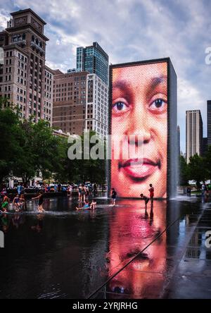 Chicago, IL USA - 21. Juli 2017: Crown Fountain ist ein interaktives Werk öffentlicher Kunst und Videoskulptur im Millennium Park von Chicago Stockfoto