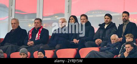 Joachim Herrmann, Bayerischer InnenministerChristian Bernreiter, Bau- und Verkehrsminister in Bayern Rudi Voeller, Voeller (DFB Sportdirektor), DFB-Cheftrainer Julian Nagelsmann, Bundestrainer, Nationaltrainer, Sandro Wagner, Benjamin Glueck, Assistenztrainer DFB im DFB-Pokal-Spiel FC BAYERN MÜNCHEN - BAYER 04 LEVERKUSEN 0-1 des Deutschen Fußballpokals am 3. Dezember 2024 in München. Saison 2024/2025 Fotograf: ddp-Bilder/STAR-Bilder - DFB-VORSCHRIFTEN VERBIETEN JEDE VERWENDUNG VON FOTOGRAFIEN als BILDSEQUENZEN und/oder QUASI-VIDEO - Stockfoto