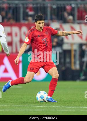 München, Deutschland. Dezember 2024. MinJae Kim, Min-Jae Kim, FCB 3 im DFB-Pokal Spiel FC BAYERN MÜNCHEN - BAYER 04 LEVERKUSEN 0-1 des Deutschen Fußball-Pokals am 3. Dezember 2024 in München. Saison 2024/2025 Fotograf: ddp-Bilder/STAR-Bilder - DFB-VORSCHRIFTEN VERBIETEN JEDE VERWENDUNG VON FOTOGRAFIEN als BILDSEQUENZEN und/oder QUASI-VIDEO - Credit: ddp Media GmbH/Alamy Live News Stockfoto