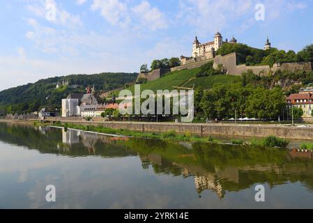 Festung Marienberg über dem Mainufer in Würzburg, Bayern, Deutschland Stockfoto