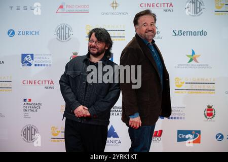 Sorrent, Italien. Dezember 2024. Lillo Petrolo (L) und Christian de Sica (R) nehmen an dem Fotocall auf der 47. Giornate di Cinema 2024 Teil. Quelle: SOPA Images Limited/Alamy Live News Stockfoto