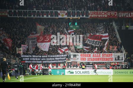 Bremen, Deutschland. November 2024 30. firo: 30.11.2024, Fußball, 1. Liga, 1. Bundesliga, Saison 2024/2025, SV Werder Bremen - VfB Stuttgart 2:2 Fans, Fan, Fächerkurve, Banner, transparent, Schriften, Protest, Poster, Plakate, Stadionverbote Cannstatter Kurve Credit: dpa/Alamy Live News Stockfoto