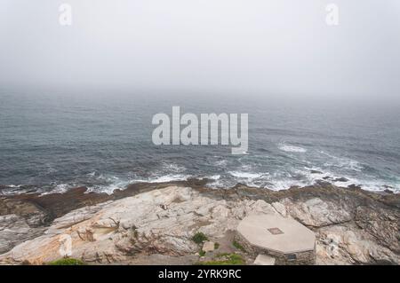 Die ursprüngliche historische Stätte des Leuchthauses beavertail aus dem Jahr 1749 auf jamestown rhode Island. Stockfoto