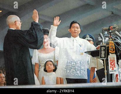 Ferdinand Marcos (1917 - 1989) Filipinischer Politiker; Präsident der Philippinen von 1965 bis 1986, Er regierte als Diktator unter Kriegsrecht von 1972 bis 1981 und behielt die meisten seiner Kriegsrechtkräfte, bis er 1986 abgesetzt wurde. Stockfoto