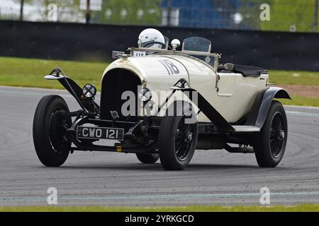 Vivian Bush, Bentley 3 Liter, Fox und Nicholl Trophy Race ein 15-minütiges Rennen für Standard- und modifizierte Vorkriegssportwagen, VSCC Silverstone Spring Stockfoto