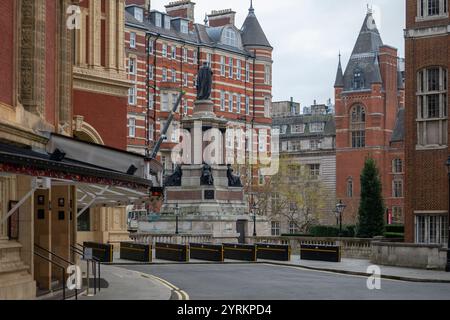 South Kensington, London, Großbritannien. Dezember 2024. Hinter der Royal Albert Hall in South Kensington mit dem Great Exhibition Memorial Stockfoto