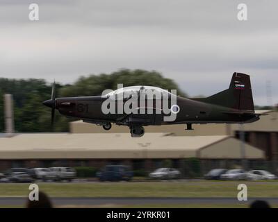 Ein Pilatus PC-9M der slowenischen Luftwaffe startet bei der Royal International Air Tattoo, RAF Fairford Stockfoto