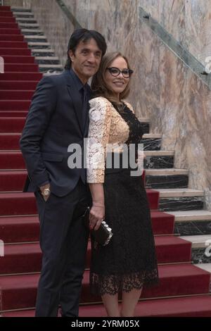 TURIN, ITALIEN - 26. NOVEMBER: Ornella Muti nimmt am 42. Torino Film Festival 2024 zusammen mit dem künstlerischen Leiter der Veranstaltung Teil, Giulio Base TURIN, ITALIEN - 26. NOVEMBER: Ornella Muti nimmt am 42. Torino Film Festival 2024 zusammen mit dem künstlerischen Leiter der Veranstaltung, Giulio Base, Teil Stockfoto
