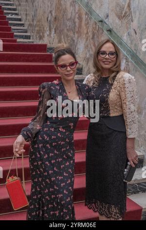 TURIN, ITALIEN – 26. NOVEMBER: Ornella Muti nimmt mit ihrer Tochter Naike Rivelli am 42. Torino Film Festival 2024 Teil Stockfoto