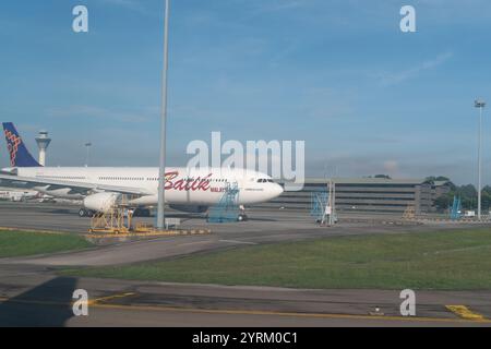 KUALA LUMPUR, MALAYSIA - 15. NOVEMBER 2023: Batik Air Malaysia Airbus A330 auf dem Asphalt, wie in KLIA gesehen. Batik Air Malaysia bietet Flüge nach Vari Stockfoto