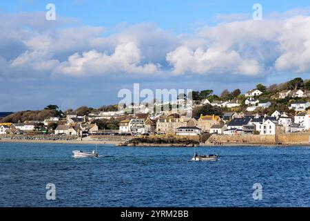 Das kornische Dorf Marazion aus Sicht vom Meer an einem sonnigen Herbsttag Cornwall England UK Stockfoto