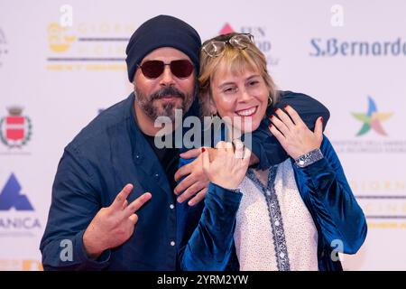 Sorrent, Italien. Dezember 2024. Marco D'Amore und Cecile Allegra nehmen am 4. Dezember 2024 an der Fotokonferenz im „Giornate di Cinema 2024“ in Sorrent, Neapel, Italien, Teil. (Foto: Francesco Luciano/NurPhoto) Credit: NurPhoto SRL/Alamy Live News Stockfoto