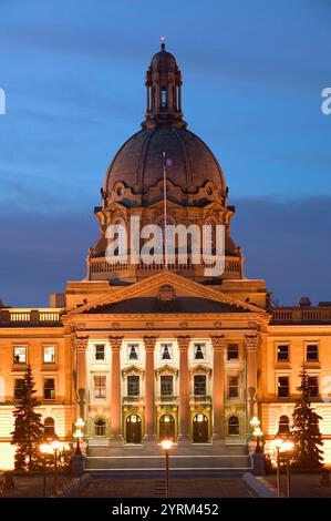 Alberta Provincial Legislature Gebäude in der Morgenröte. Edmonton. Alberta, Kanada Stockfoto