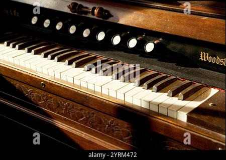 Antike Orgel, Fort Calgary Historic Park. Calgary. Alberta, Kanada Stockfoto