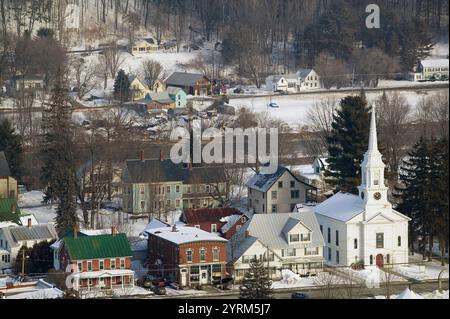 Grüne Bergstadt im Schnee. South Royalton. Vermont. USA. Stockfoto