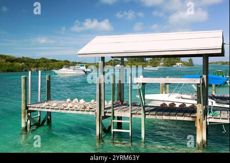 Bahamas, Abacos, Loyalist Cays, man O war Cay: Albury's Sail Shop, Pier View Stockfoto