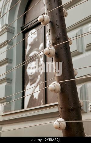 Haus des Terrors, Menschenrechtsmuseum im ehemaligen Hauptquartier der ungarischen Geheimpolizei (AVH) in Andrassy utca 60. Schädling. Budapest. Ungarn. 2004. Stockfoto