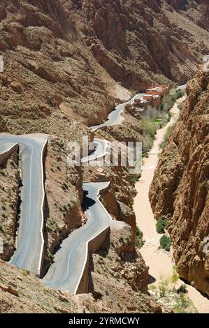 Haarnadelkurven Dades Schlucht Straße. Dades Schlucht. Dades Tal. Marokko. Stockfoto