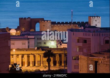 Marokko. Atlantikküste. Safi: Qasr. Al. Bahr Portugiesisches Fort (1508) und Stadt. Abends Stockfoto