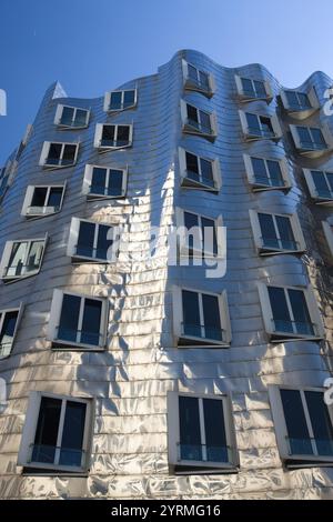 Deutschland, Nordrhein-Westfalen, Düsseldorf, Medienhafen, Frank-Gehry-Gebäude, Neuer Zollhof Stockfoto