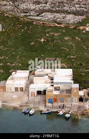 Malta, Insel Gozo, Dwejra, Binnenmeer und Fischerhütten Stockfoto