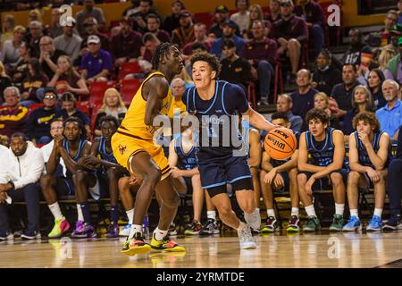 San Diego Toreros Garant Deven Dahlke (11) fährt in der zweiten Hälfte des NCAA Basketballspiels gegen die Arizona State Sun Devils in Richtung Korb Stockfoto