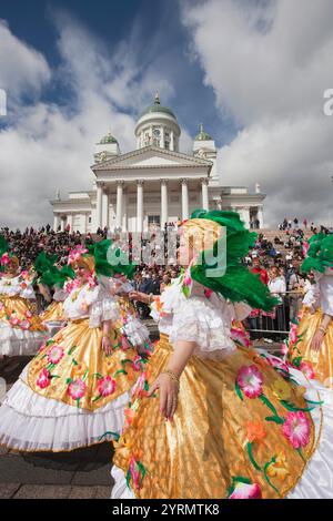 Finnland, Helsinki, Helsinki Tag Samba Karneval in Senatsplatz Senaatintori, NR Stockfoto